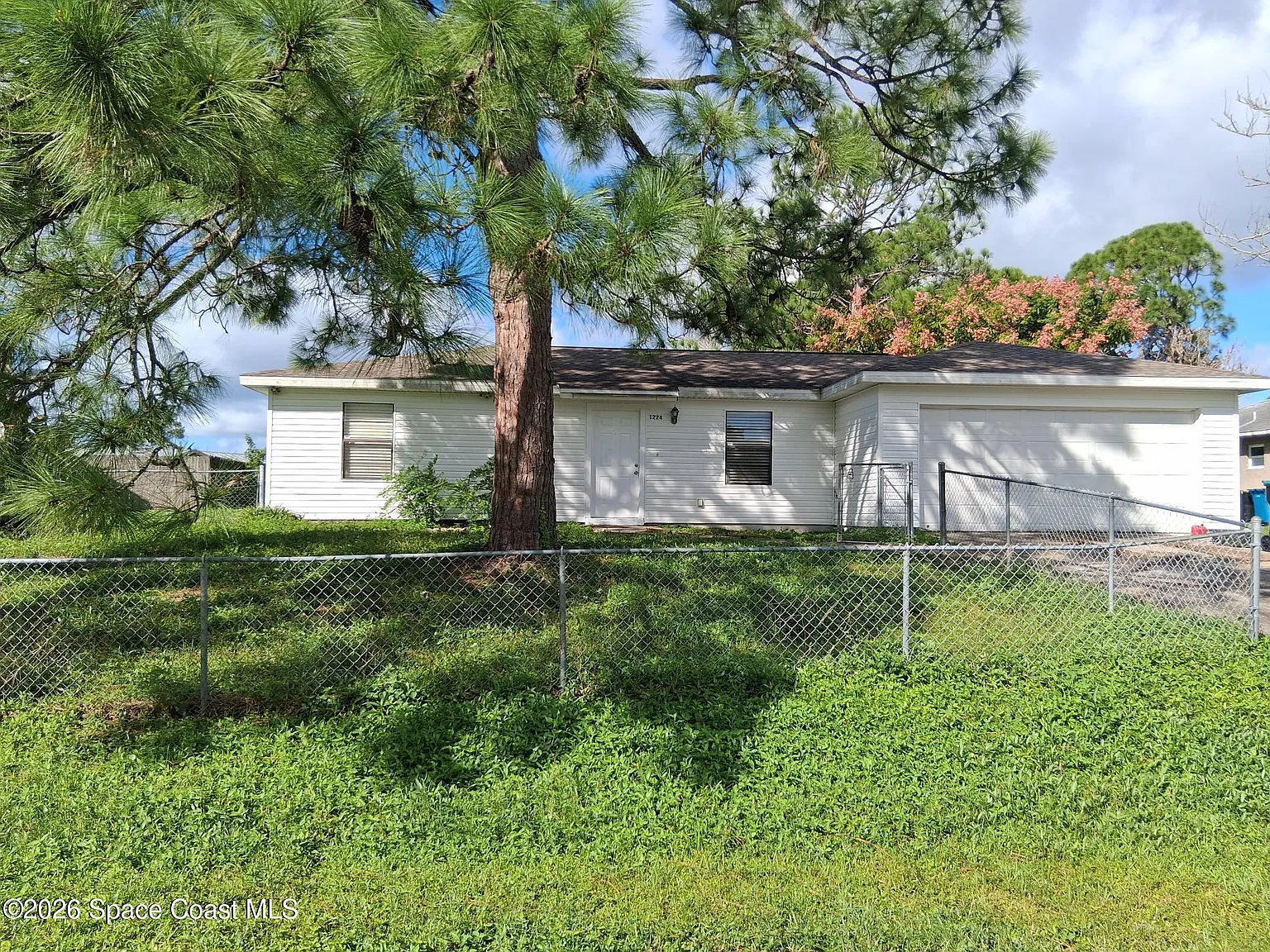 3 bed, 2.0 bath, 1056 sqft, $1,750 — Photo 1