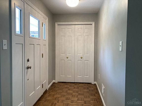 3rd image of 5569 Goldcrest Dr