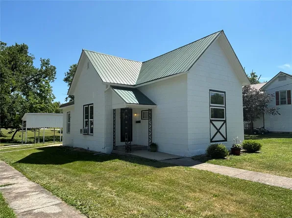 113 E Cleveland St, Monroe City, MO 63456