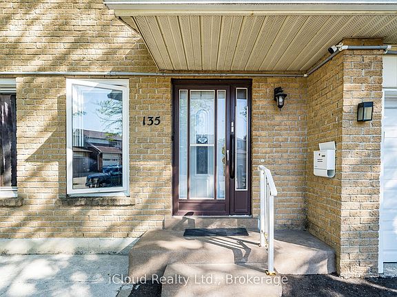 3rd image of 135 Autumn Glen Cir