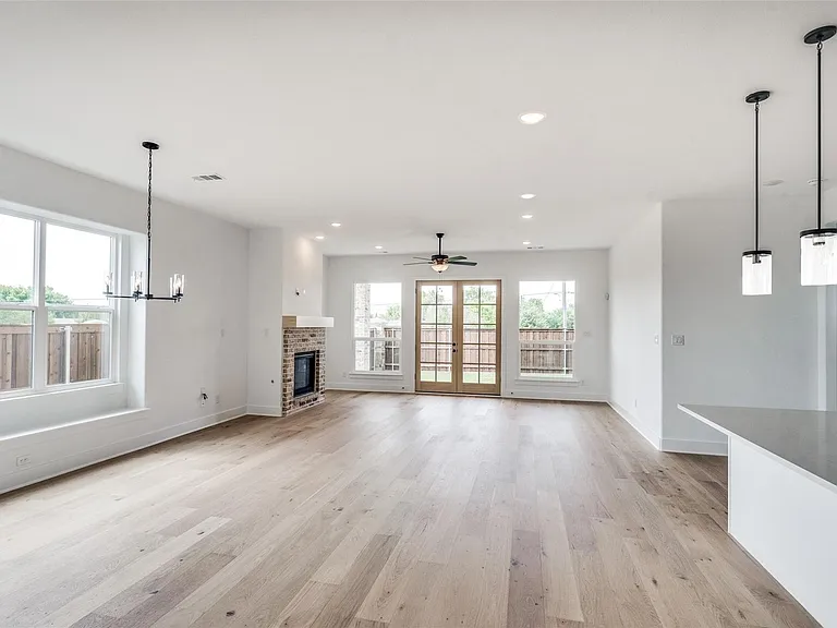 2302 Mercy Way — Photo 2