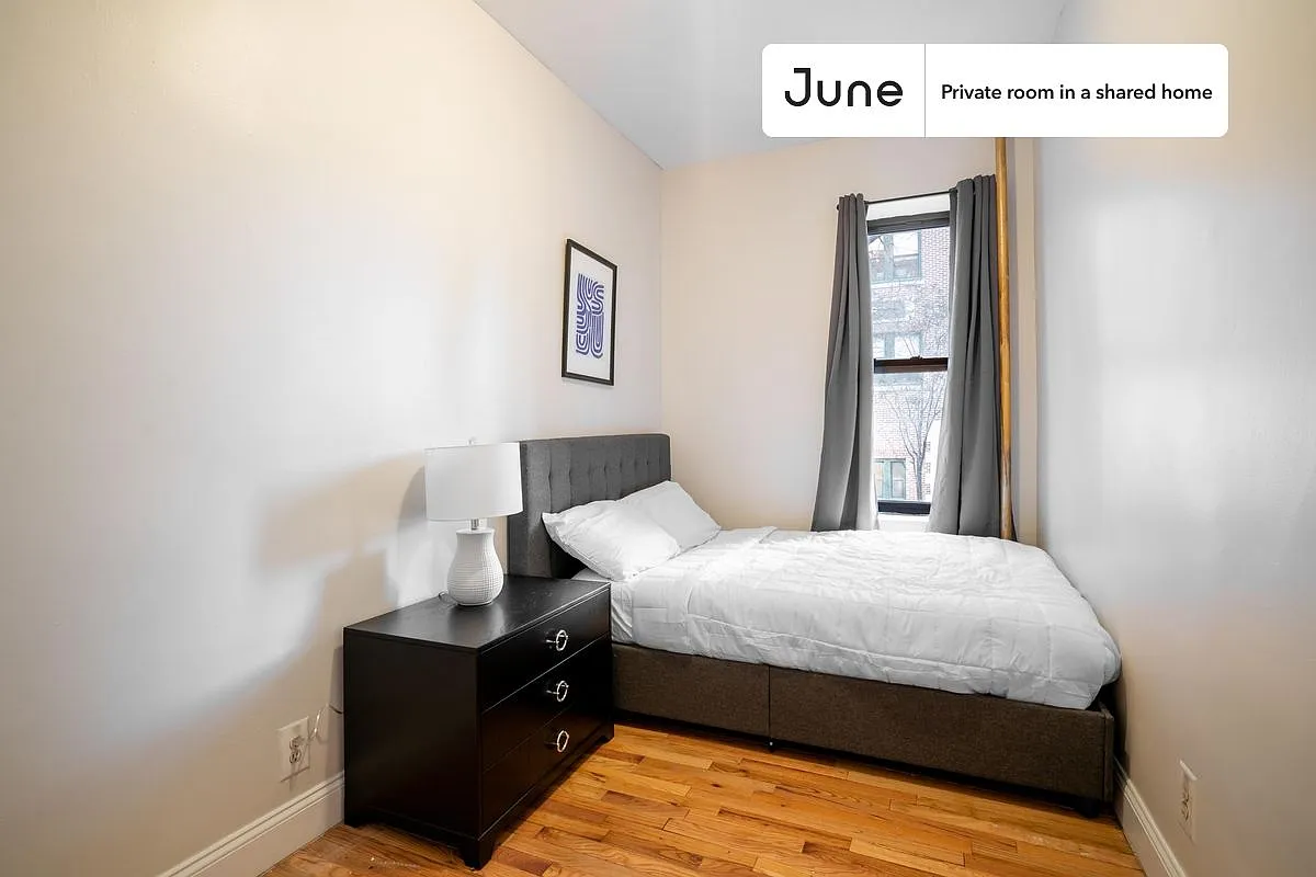 Full bedroom in 4 bed/1 bath home in Central Harlem #1653 A — Photo 1