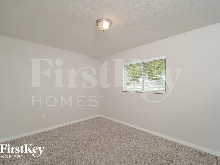 2100 SW 12th Ter — Photo 15