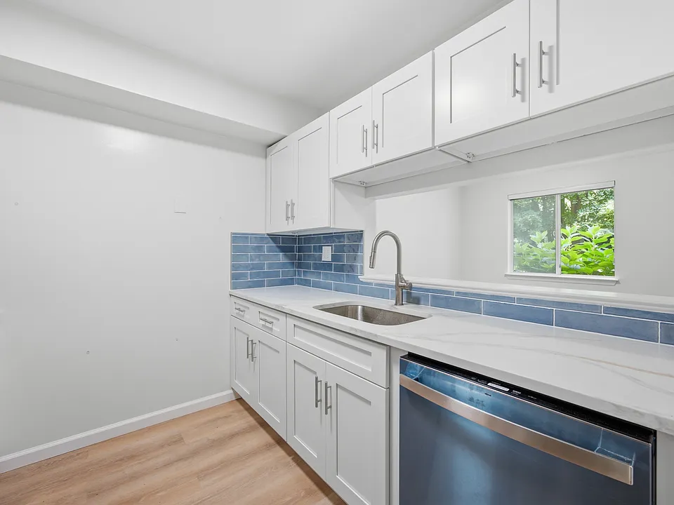 Kitchen - all new appliances