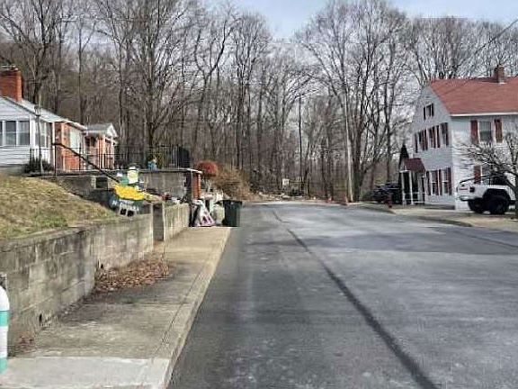 3rd image of 49 Fort Putnam St