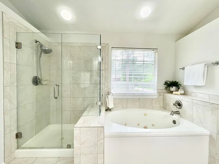 2 Twin Feather Pl — Photo 35