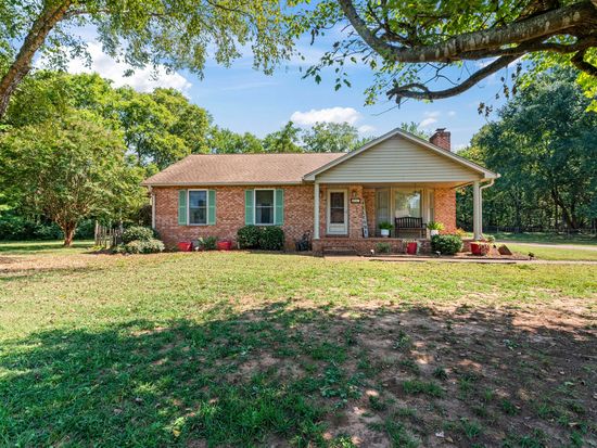 2941 Lone Oak Dr, Murfreesboro, TN 37128