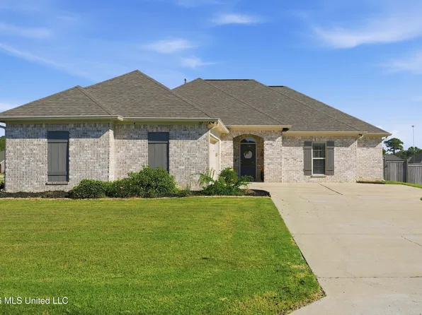 137 Chartleigh Cir, Canton, MS 39046