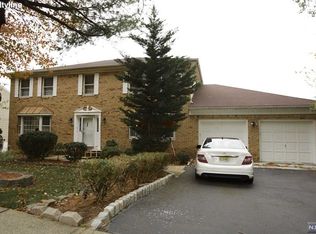 452 Pine Hill Rd, Leonia, NJ 07605