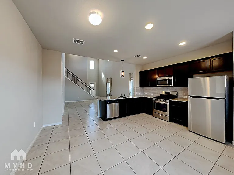 1129 La Conterra Blvd — Photo 5