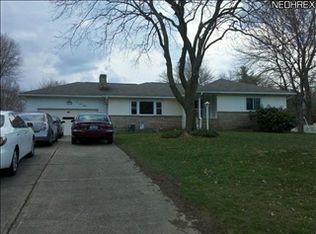 1098 Oak Tree Rd, Akron, OH 44320