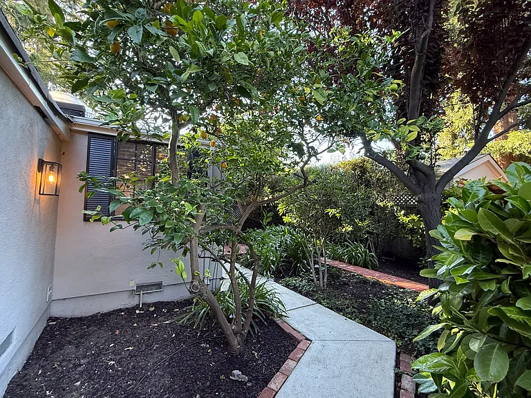 360 Stanford Ave #360A — Photo 13