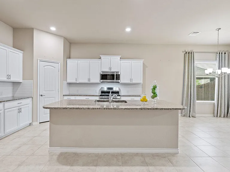 2104 Lake Cliff Dr — Photo 9