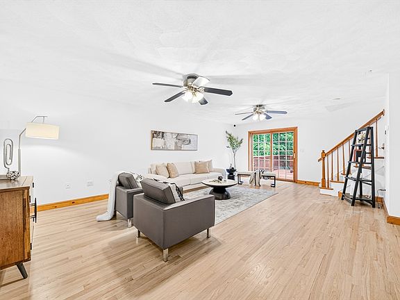 3rd image of 35 Brentwood Rd