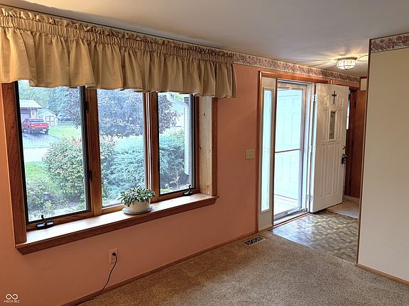 3rd image of 1003 Valley Dr