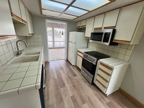 3rd image of 111 Escobar Ct