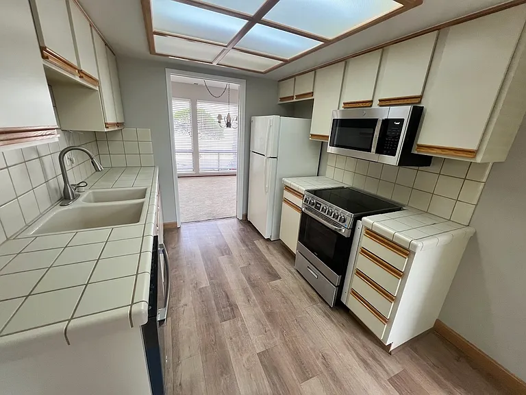 111 Escobar Ct — Photo 3