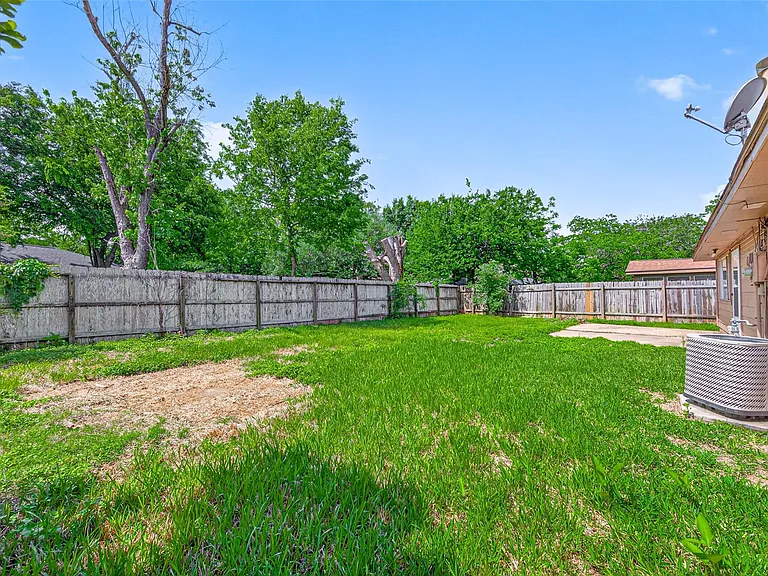 2310 Woodwind Dr — Photo 40