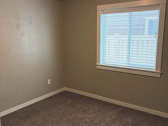 3rd image of 2111 E Daulby St