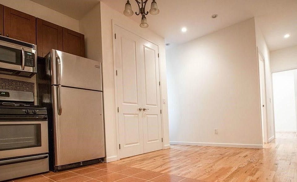 2nd image of 1155 E 35th St APT 16A