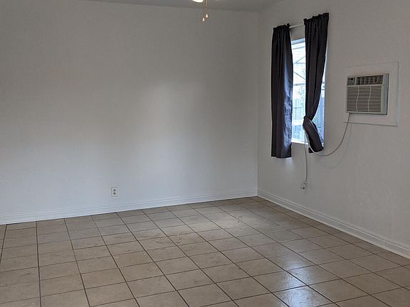 2nd image of 715 N Philadelphia St #2