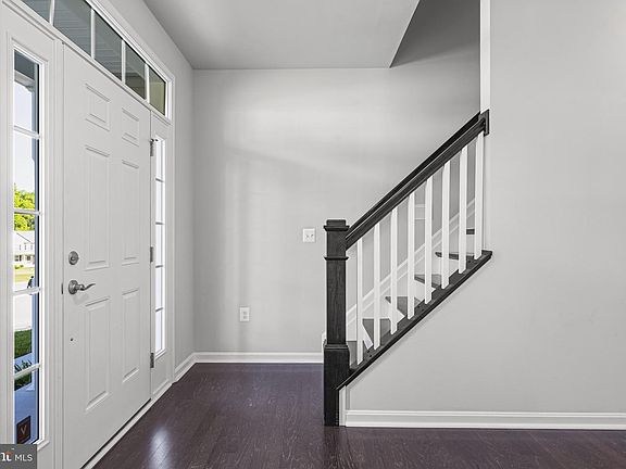 2nd image of 465 Bradbury Ln