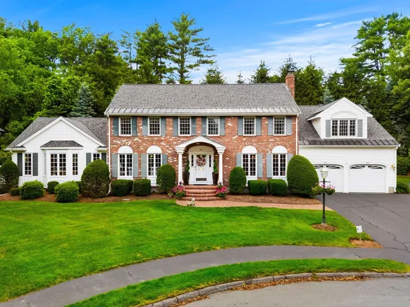 9 Eisenhower Cir, Wellesley, MA 02482