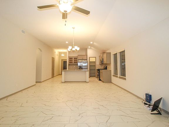 4th image of 13709 Lago Vista Ave