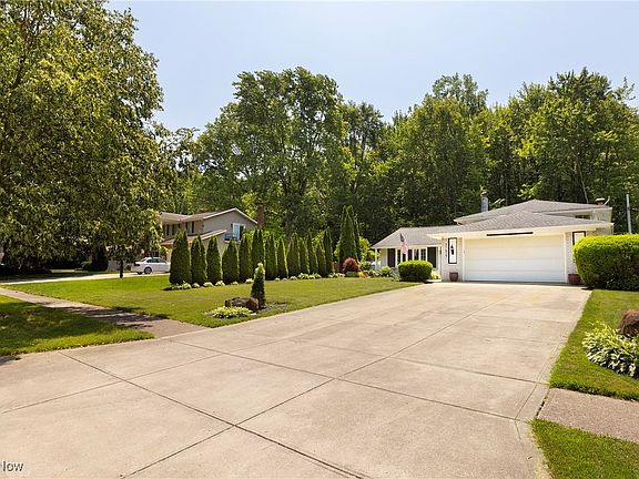 4th image of 27933 Edgepark Blvd
