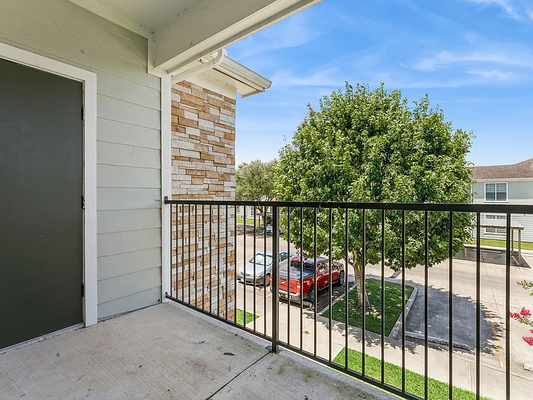Point Royale Apartments — Photo 20