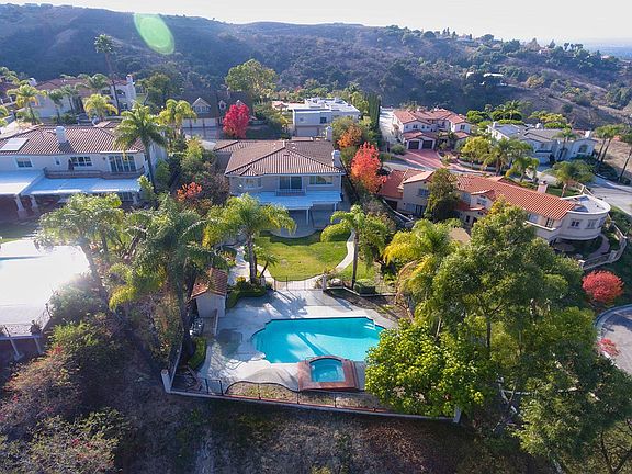 2nd image of 1056 Holiday Dr