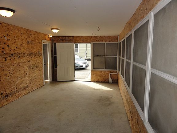 3rd image of 4739 Yackley Ave