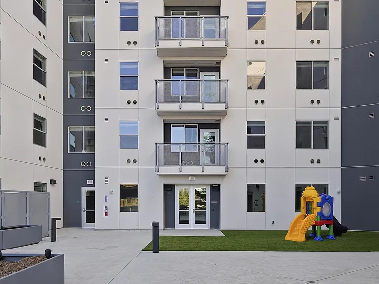 Dry Creek Crossing Apartments — Photo 37