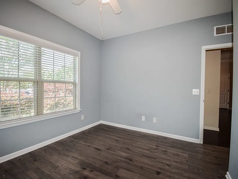 1369 Cloverbrook Cir — Photo 16