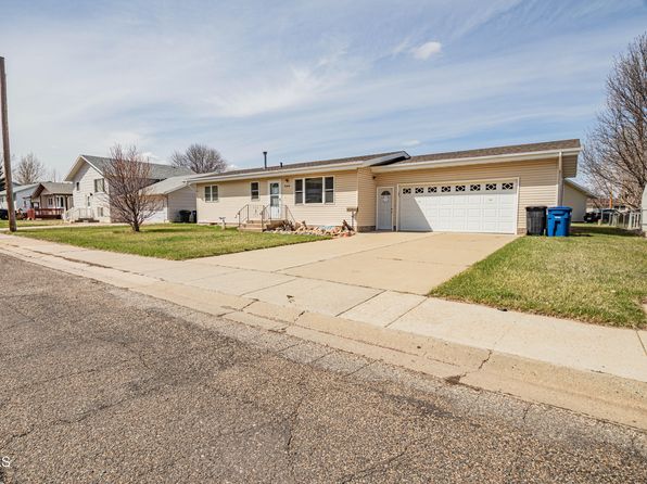 543 7th St E, Dickinson, ND 58601