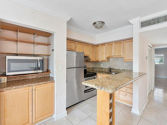 2nd image of 4050 NE 12th Terrace #39-2
