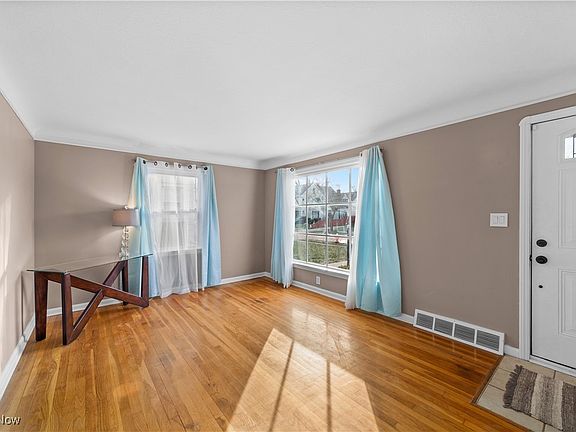 2nd image of 14812 Fernway Ave