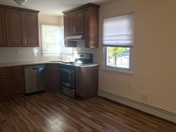 5th image of 163 Reid Ave Floor 2