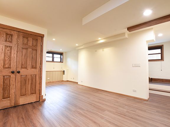 3rd image of 3543 N Claremont Ave #G