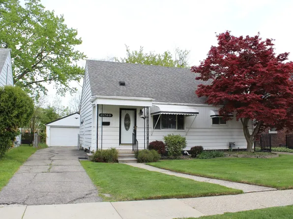 21760 Pleasant Ave, Eastpointe, MI 48021