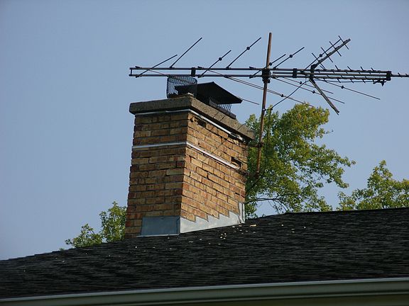 2nd image of 943 N Arrowhead Dr