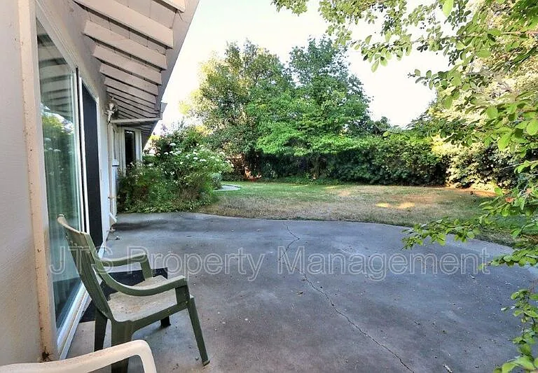 1060 Sand Bar Cir — Photo 18