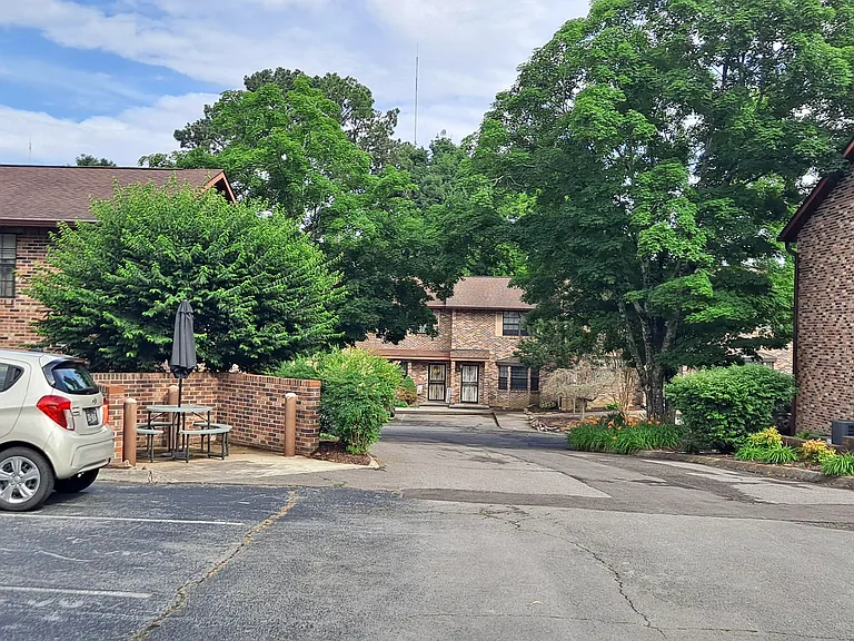 810 Highland Dr #303 — Photo 21