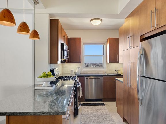 2nd image of 10 Plaza St E APT 16G