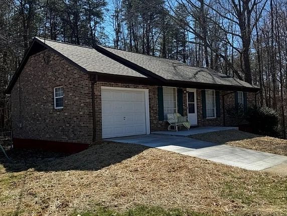 5th image of 303 Robin Dr