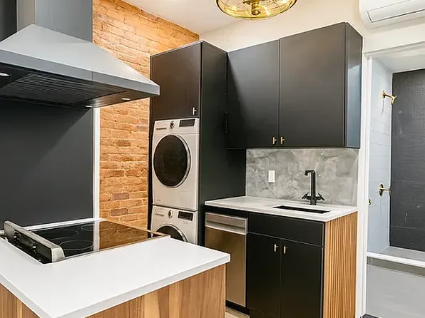 1853 Cornelia Street image 1 of 8