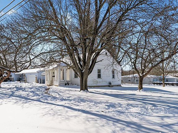 3rd image of 1001 Beechwood Rd