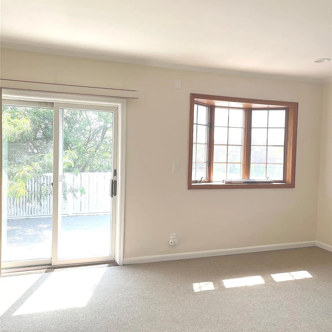 3 bed, 1.0 bath, 1000 sqft, $4,500 — Photo 2