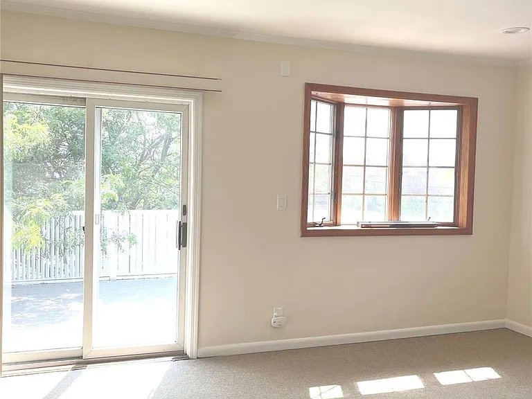 307 Magnolia Blvd #UPPER — Photo 2