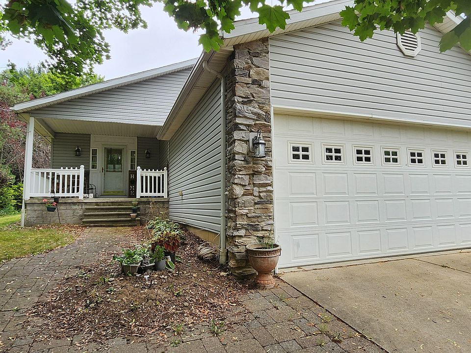 1st image of 823 Marilyn Dr